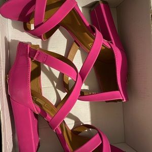 Pink high heels-barely used; size 6